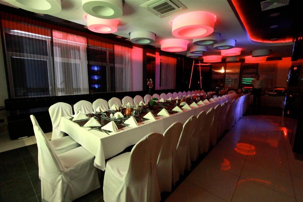 Hotel Grafit Kostomloty Pierwsze Exterior foto